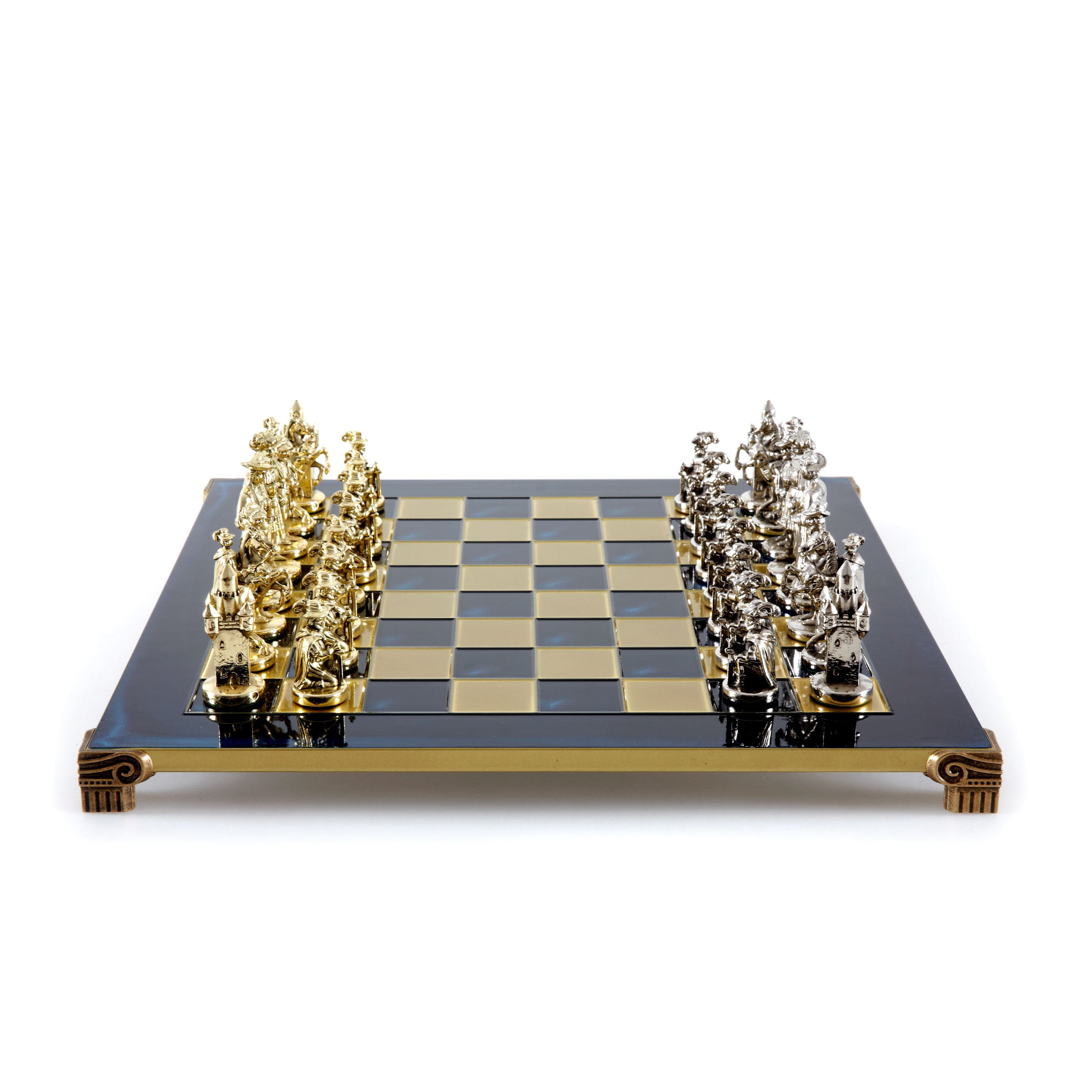 MEDIEVAL KNIGHTS CHESS SET with gold/silver chessmen and