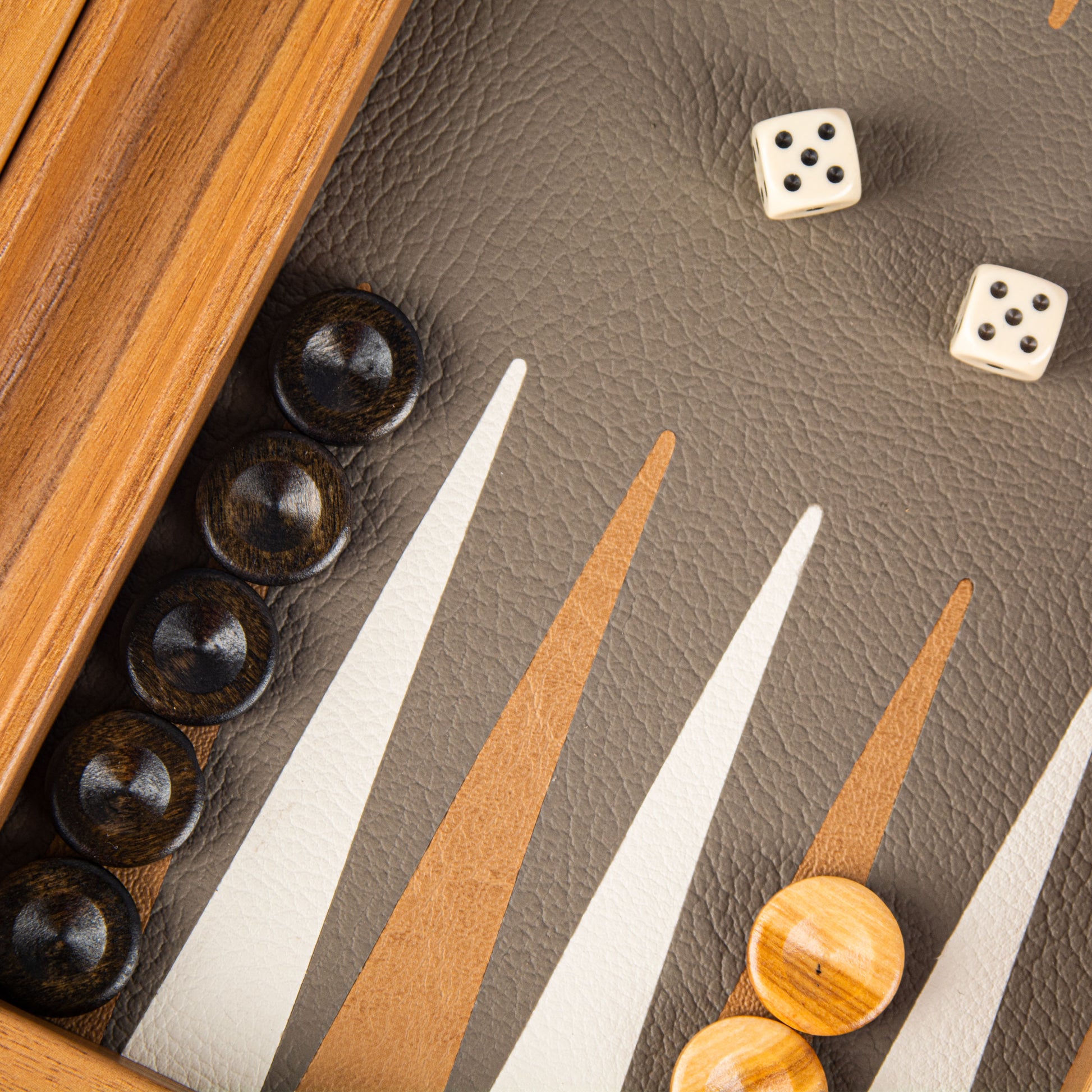 GREY BEIGE OSTRICH TOTE Backgammon (Travel size) - Premium Backgammon from MANOPOULOS Chess & Backgammon - Just €119! Shop now at MANOPOULOS Chess & Backgammon
